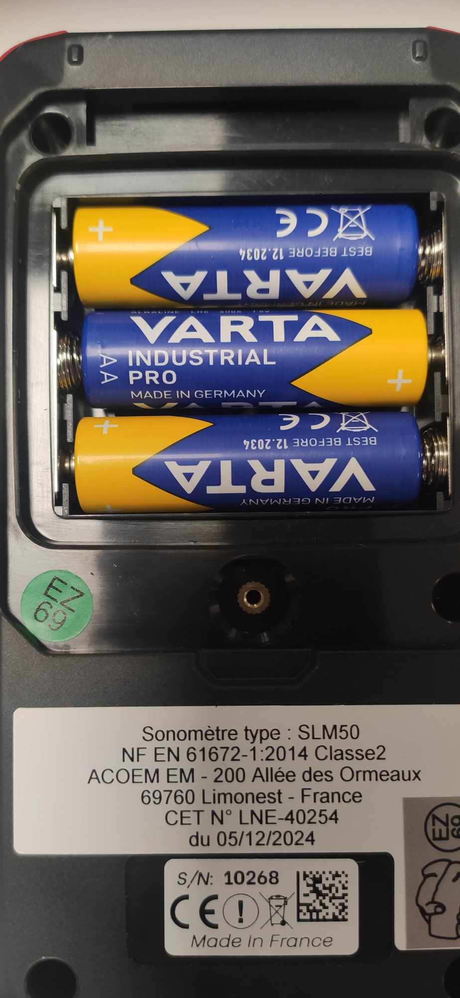 Compartiment batteries et plaque